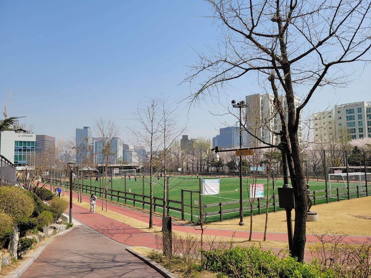 隊已經在努 隊已經在努